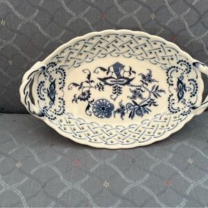 Blue Danube Japan beautiful two handle lattice oval design dish